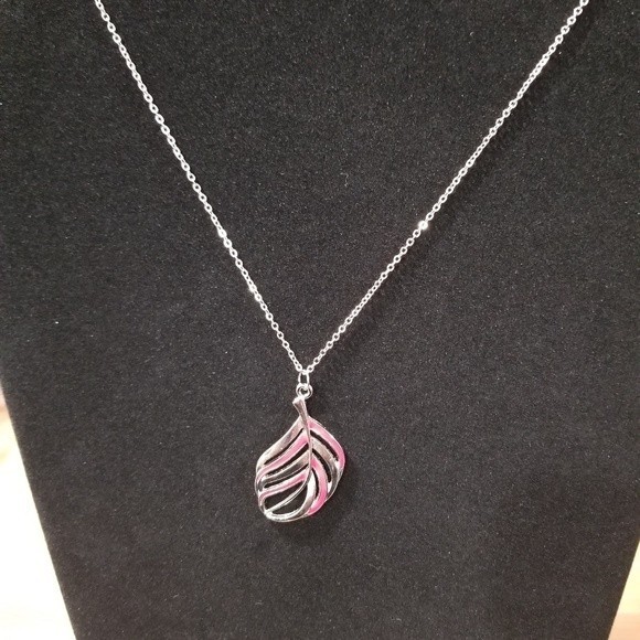 NWT Paparazzi Silver Chain W/ Pink & Silver Feather Long Necklace & Earring Set - Picture 1 of 2